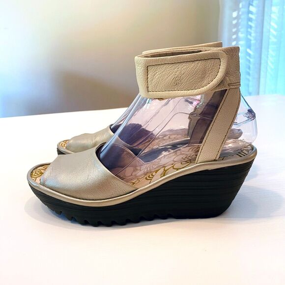 FLY London Women's Yula White Pearl Leather Wedge Pumps EU Size 37 US 6.5 / 7 - Picture 2 of 11